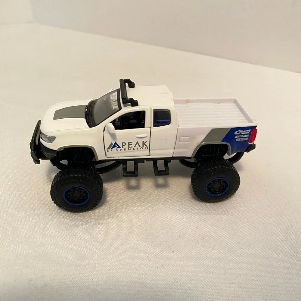 Maisto Volkswagen Van/ Jeep Wrangler/ Chevrolet Colorado/ Ford 4X4 Die-Cast Cars